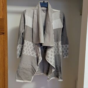 Elegant Gray and Cream Patterned Cardigan Size Xs